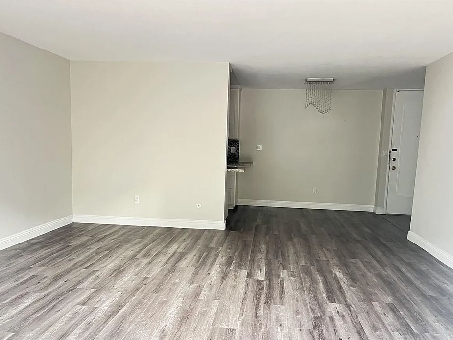 2nd image of 6455 La Jolla Blvd