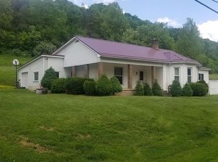 117 Middle Island Rd, Middlebourne, WV 26149