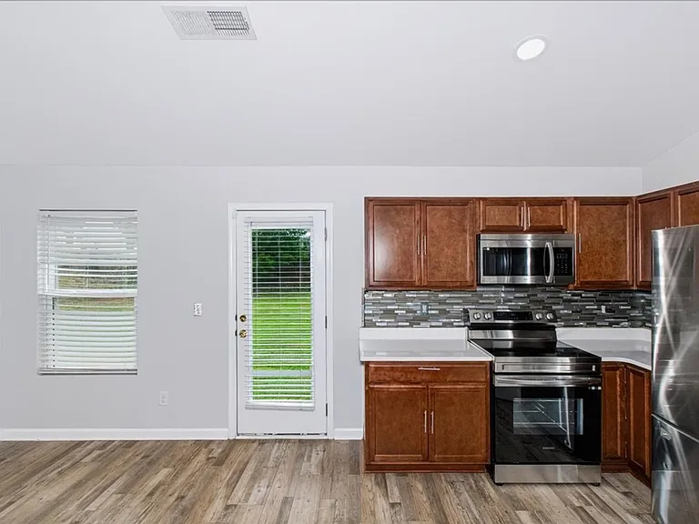 1715 Cheryl Ln — Photo 8