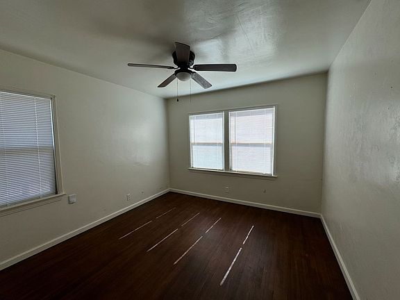 2nd image of 2517 Manor St