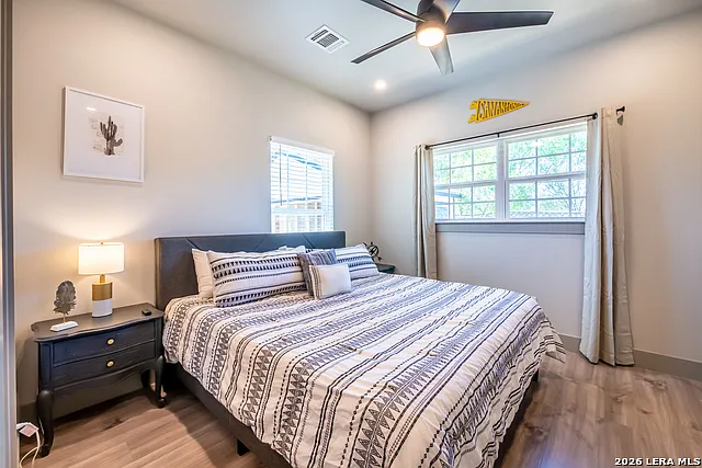 1123 S Olive St — Photo 13
