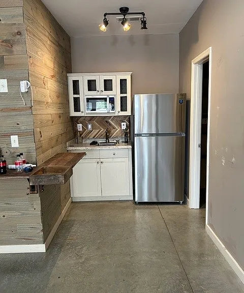 346 Lester Doss Rd — Photo 8