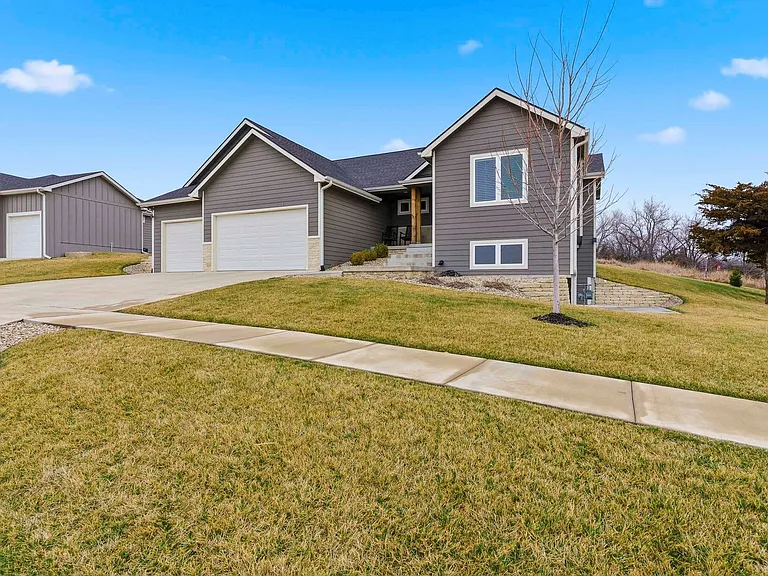 8849 Moonbug Ln — Photo 3