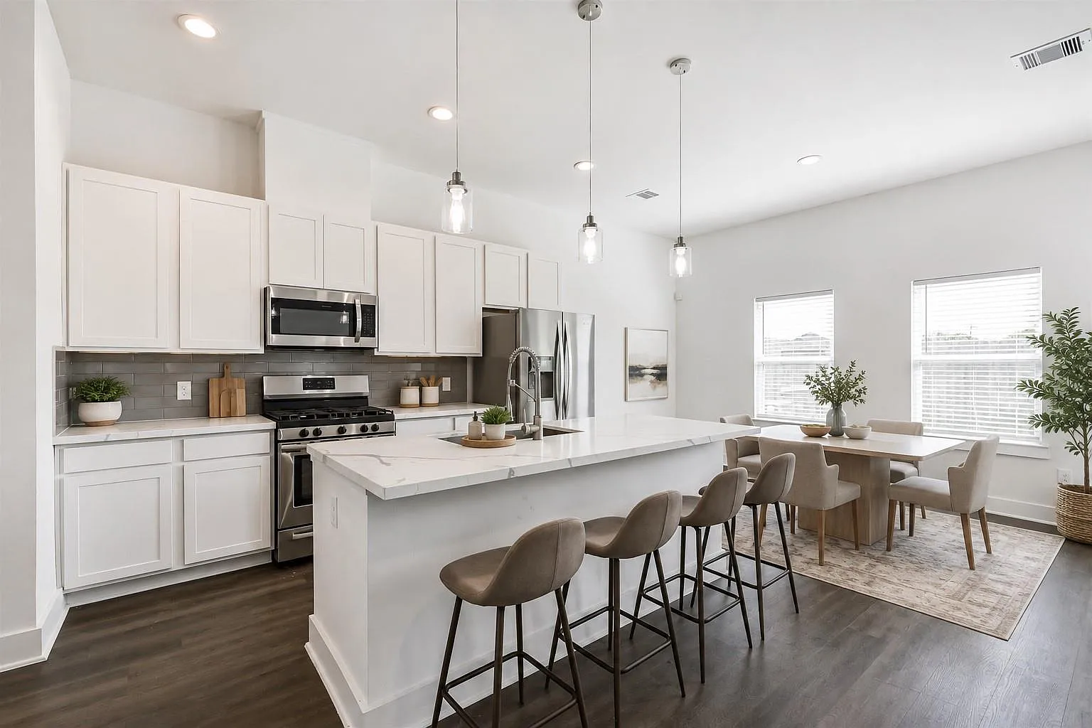 3 bed, 2.5 bath, 1636 sqft, $2,100 — Photo 3