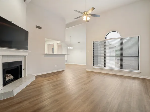 521 Clear Springs Dr, Mesquite, TX 75150