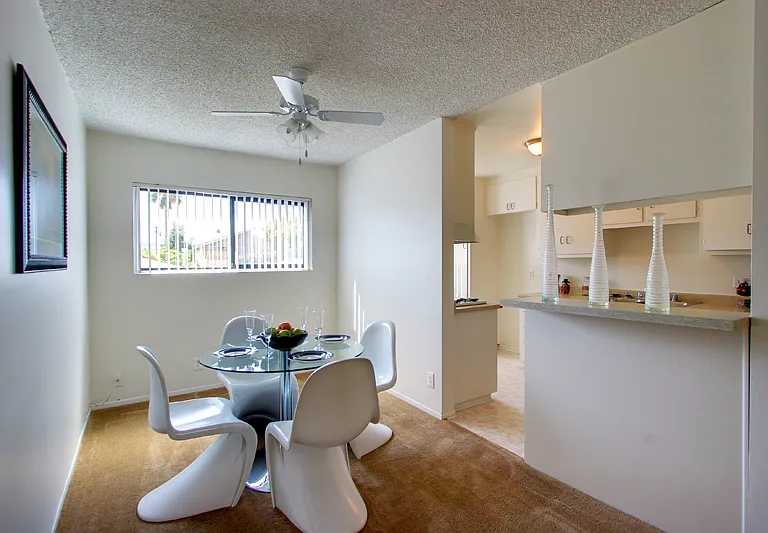 Castillian Apartments — Photo 10