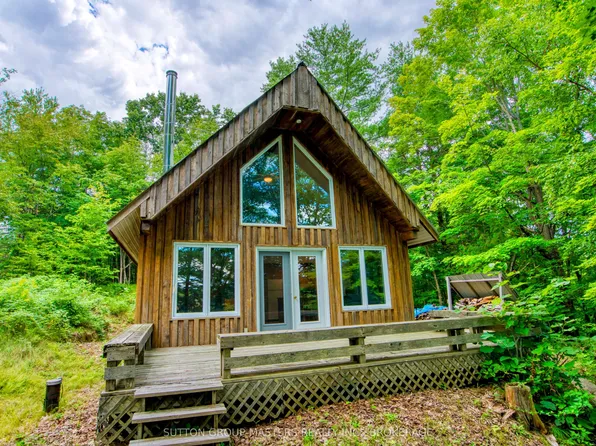 6559 Salmon Lake Rd, South Frontenac, ON K0H 2T0