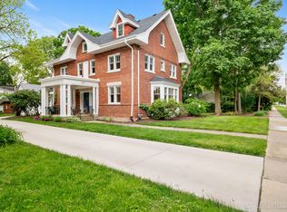 352 Elm St, Batavia, IL 60510