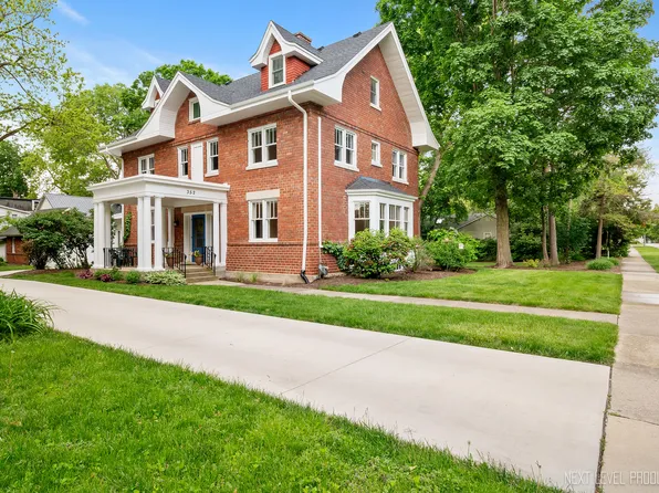 352 Elm St, Batavia, IL 60510