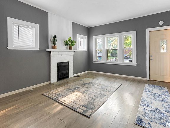 3rd image of 606 Madison St