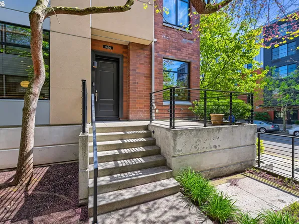 1616 NW Riverscape St, Portland, OR 97209