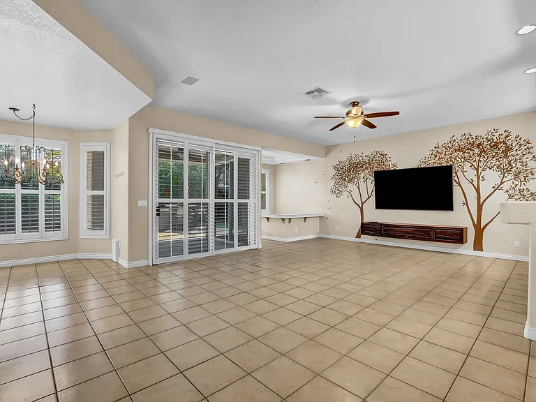 9101 Crystal Lake Ct — Photo 18