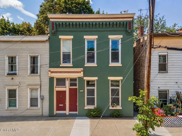 327 10th Street, Troy, NY 12180