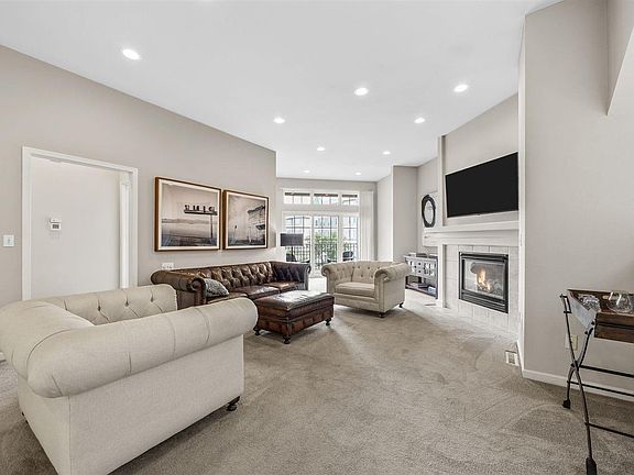 5th image of 265 Holiday Rd APT 3