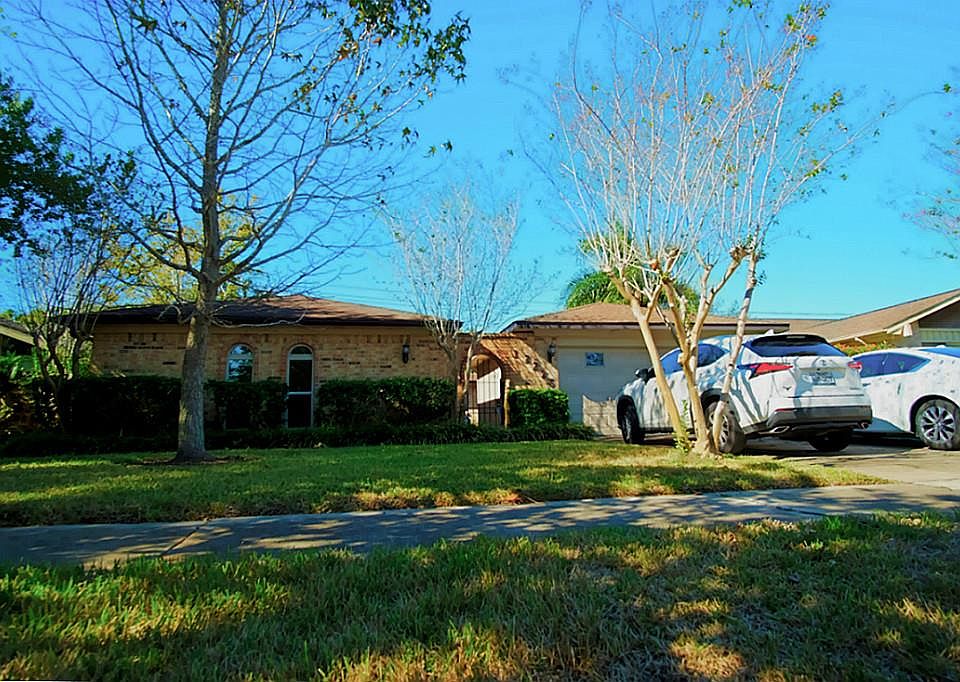 1st image of 12226 Gainsborough Dr