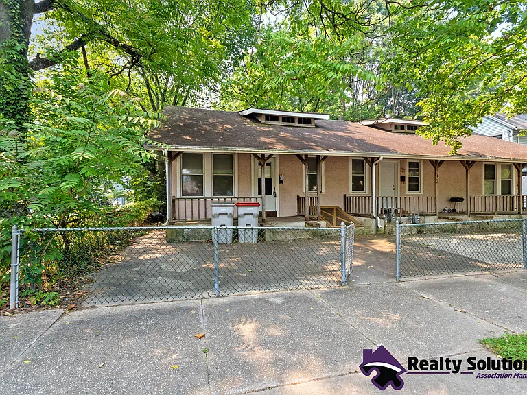 733 E Cherry St — Photo 15
