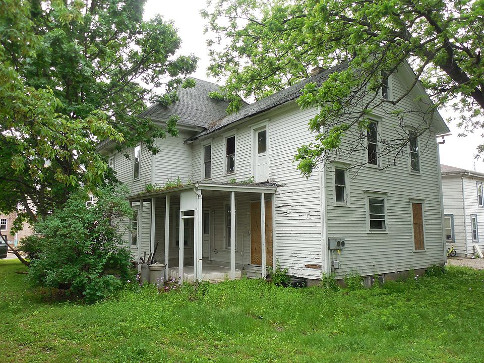 2nd image of 310 E Wisconsin Ave