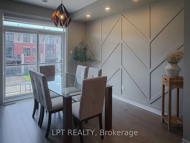 552 Labrador Cres — Photo 10