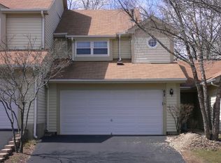 62 White Pine Dr, Schaumburg, IL 60193