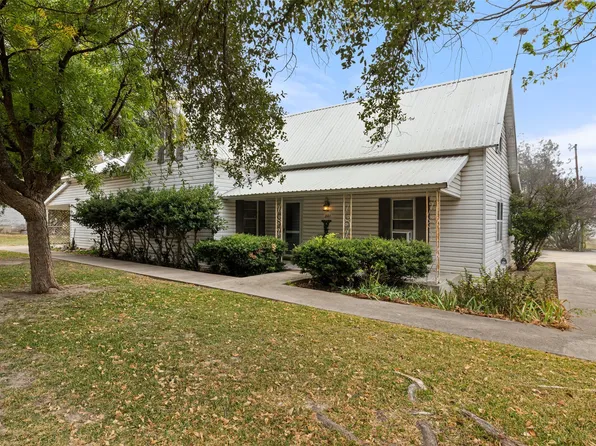 201 N 1st St, Cranfills Gap, TX 76637