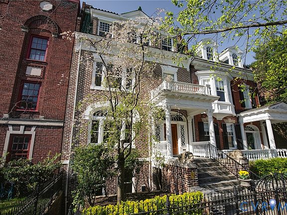 2nd image of 1209 W Franklin St