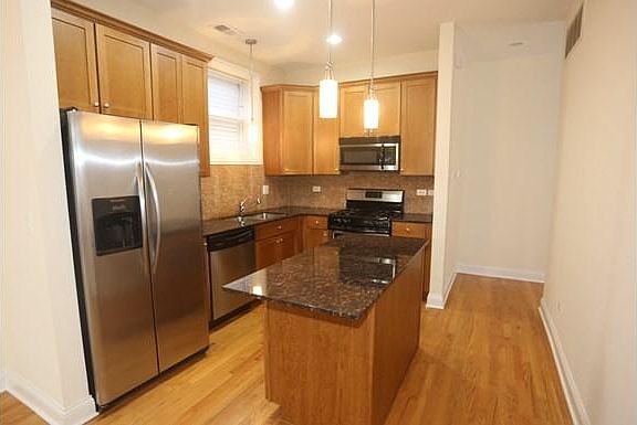 4th image of 1039 W Newport Ave #Y28arajzn