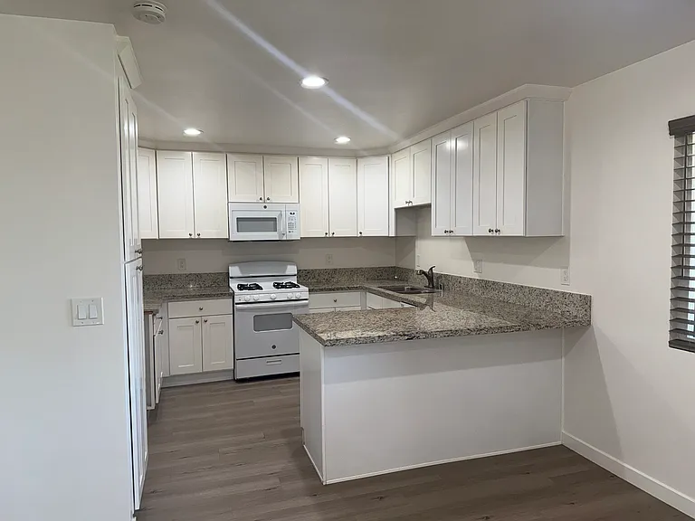 8211 Zinnia Pl — Photo 4