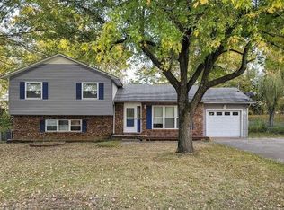 145 Oak Tree Dr, Oak Grove, KY 42262