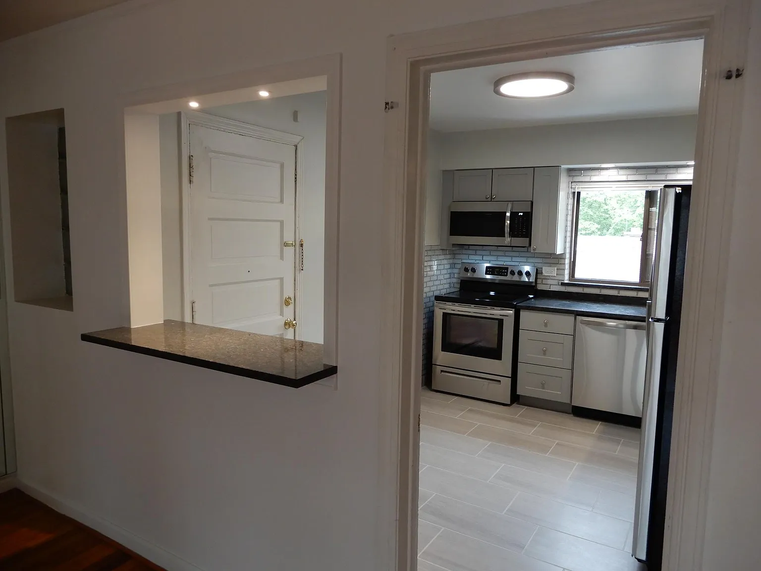 2 bed, 1085 sqft, $1,685 — Photo 2