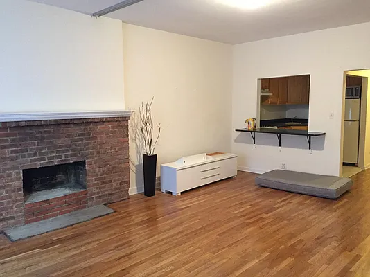 Rented by Salon Realty Corp | media 7