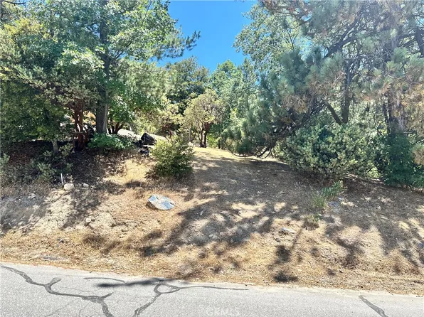 38 Sandalwood Ct #169, Lake Arrowhead, CA 92352