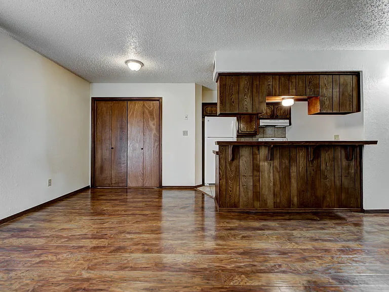 1331 Glen Oaks Ct #4 — Photo 7