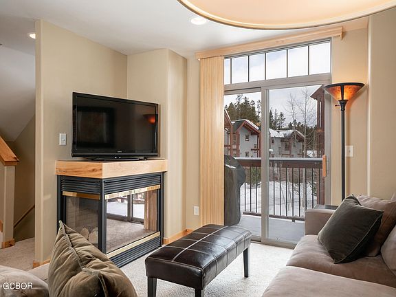 3rd image of 102 Wolf Park Ln
