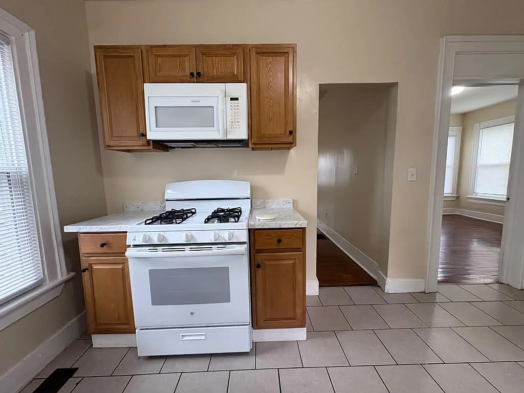 81 Sherman Ave — Photo 3