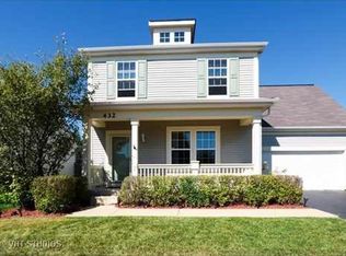 432 W Savoy Dr, Round Lake, IL 60073