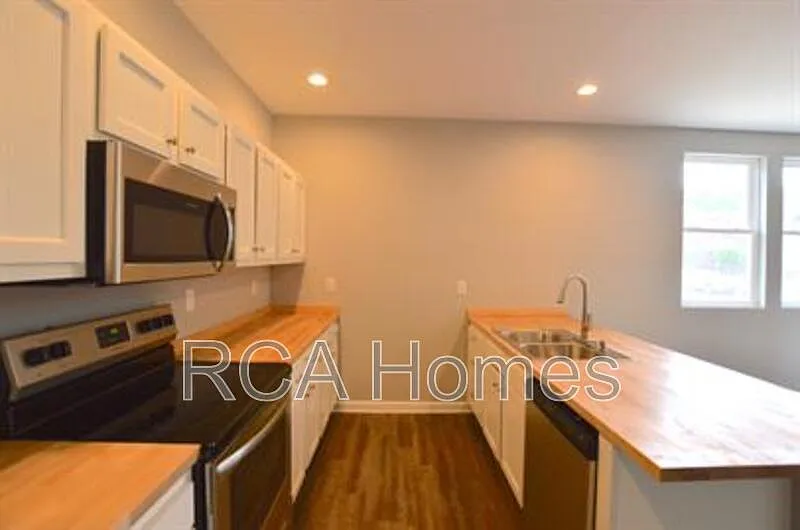 2 bed, 2.0 bath, 1179 sqft, $1,350 — Photo 3