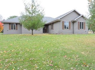 1013 Apache Ct, Fort Atkinson, WI 53538