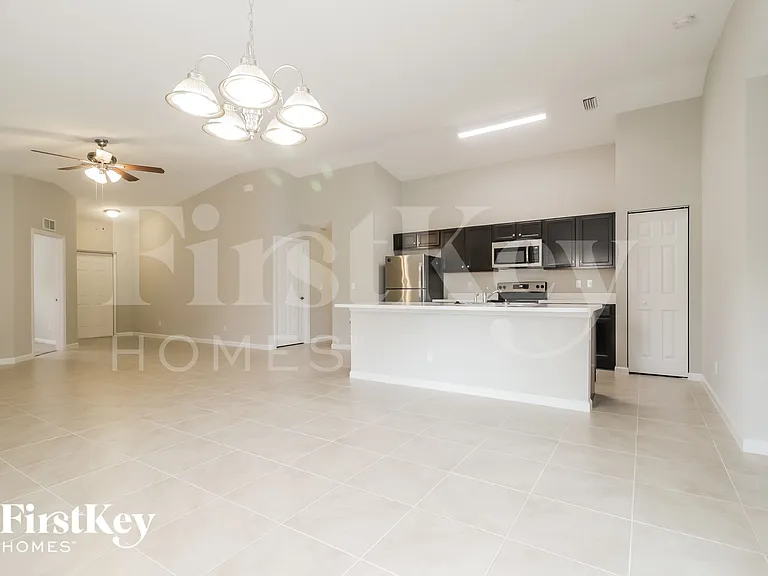 1630 Salazar St SE — Photo 3
