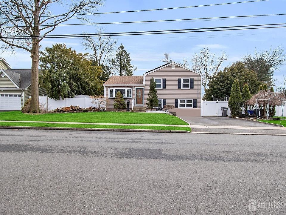 1st image of 139 W Elmwood Dr