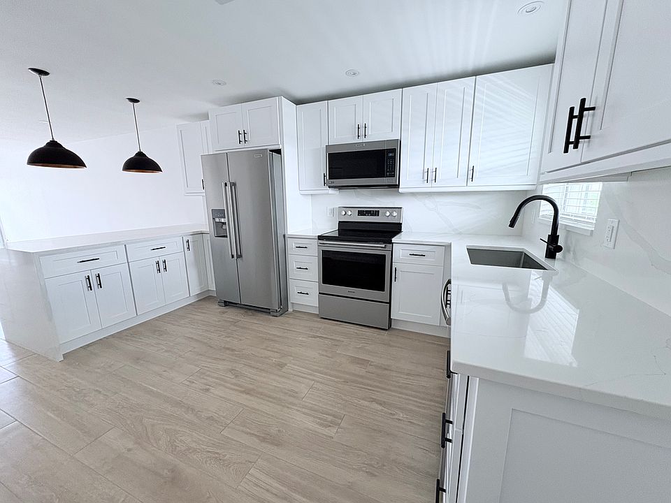 1st image of 1900 Alamanda Dr APT 302