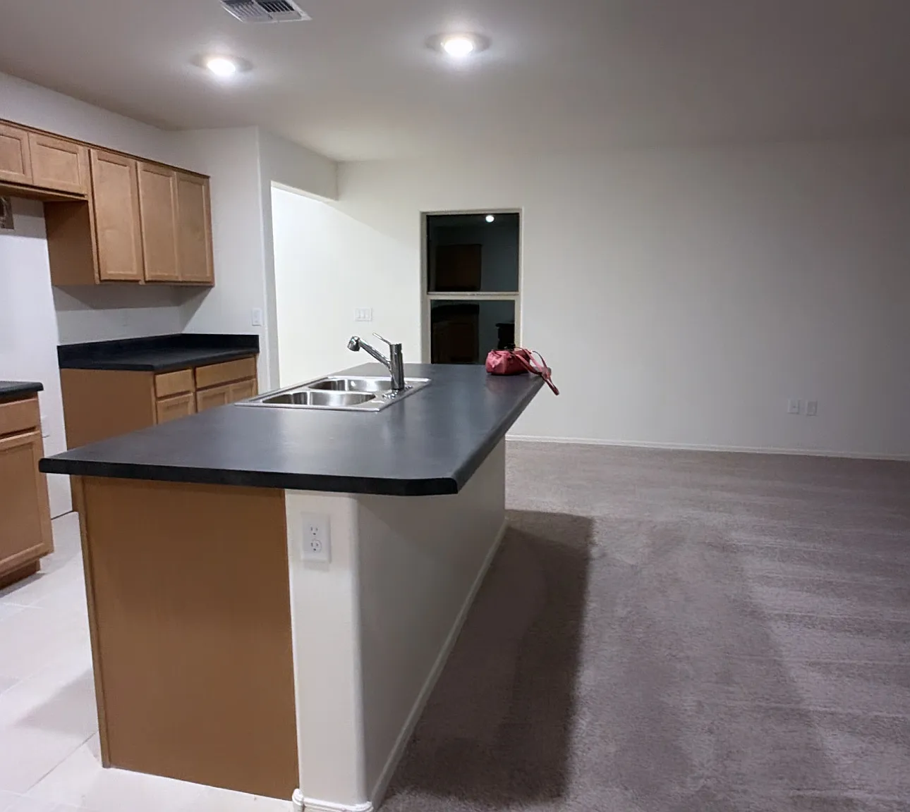 3 bed, 1673 sqft, $2,600 — Photo 2