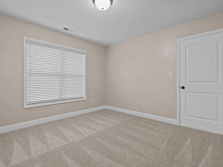 133 Lockwood Dr — Photo 32