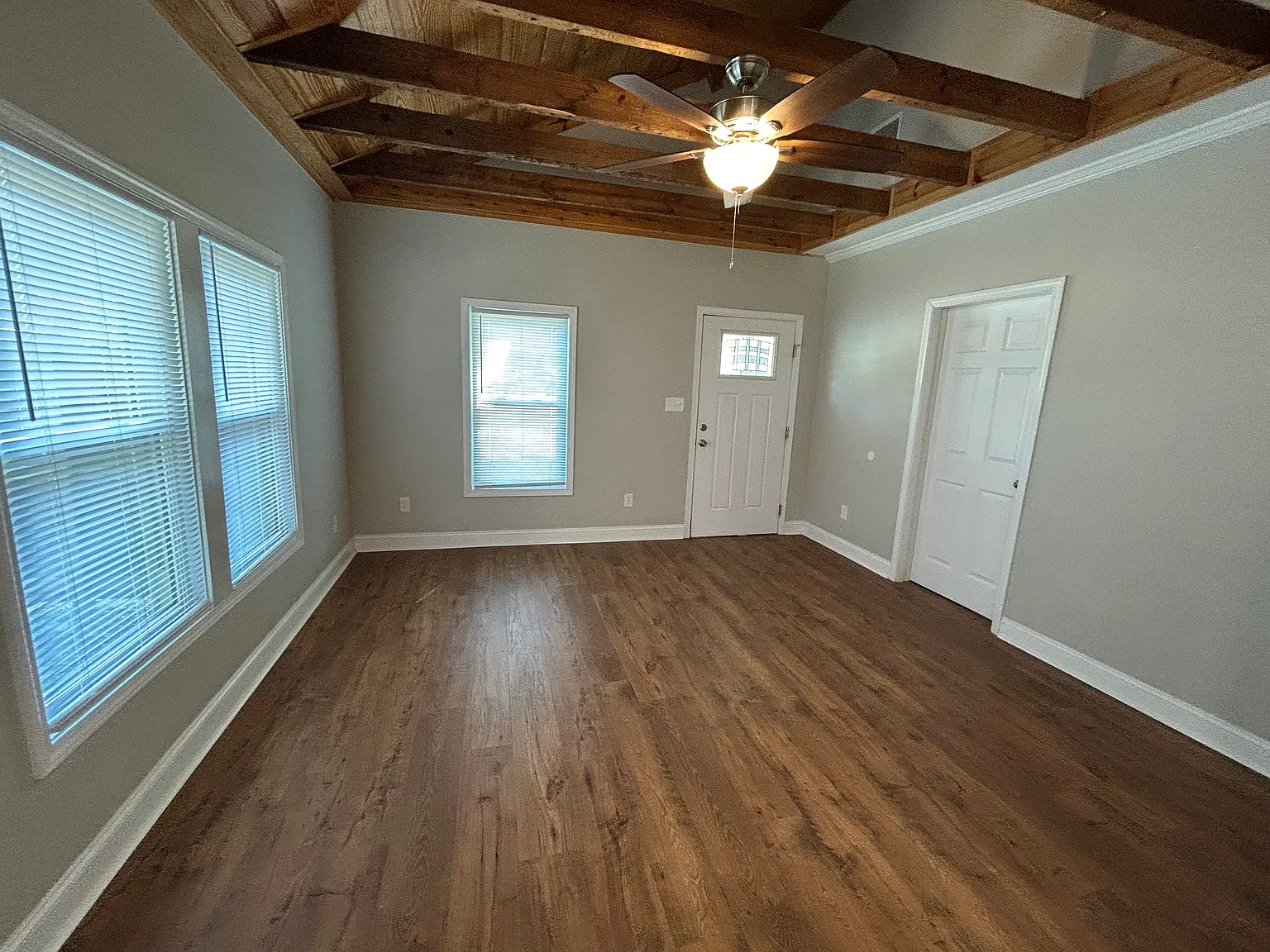 3 bed, 1065 sqft, $2,100 — Photo 4
