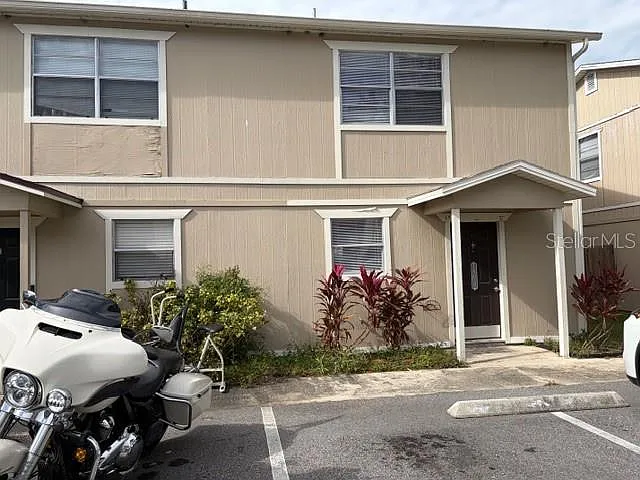 Building Photo - 140 Douglas Rd W #D