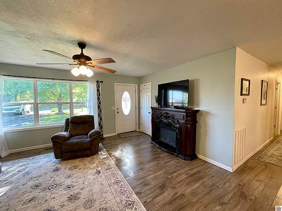 4th image of 51 Oakcrest Dr