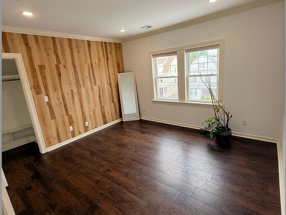1st image of 736 Pennington St #3
