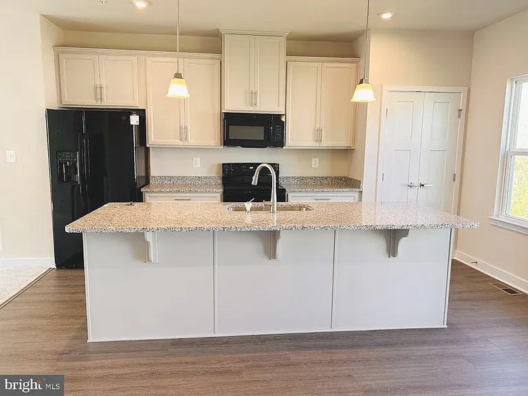 7924 Olive Branch Ln — Photo 3