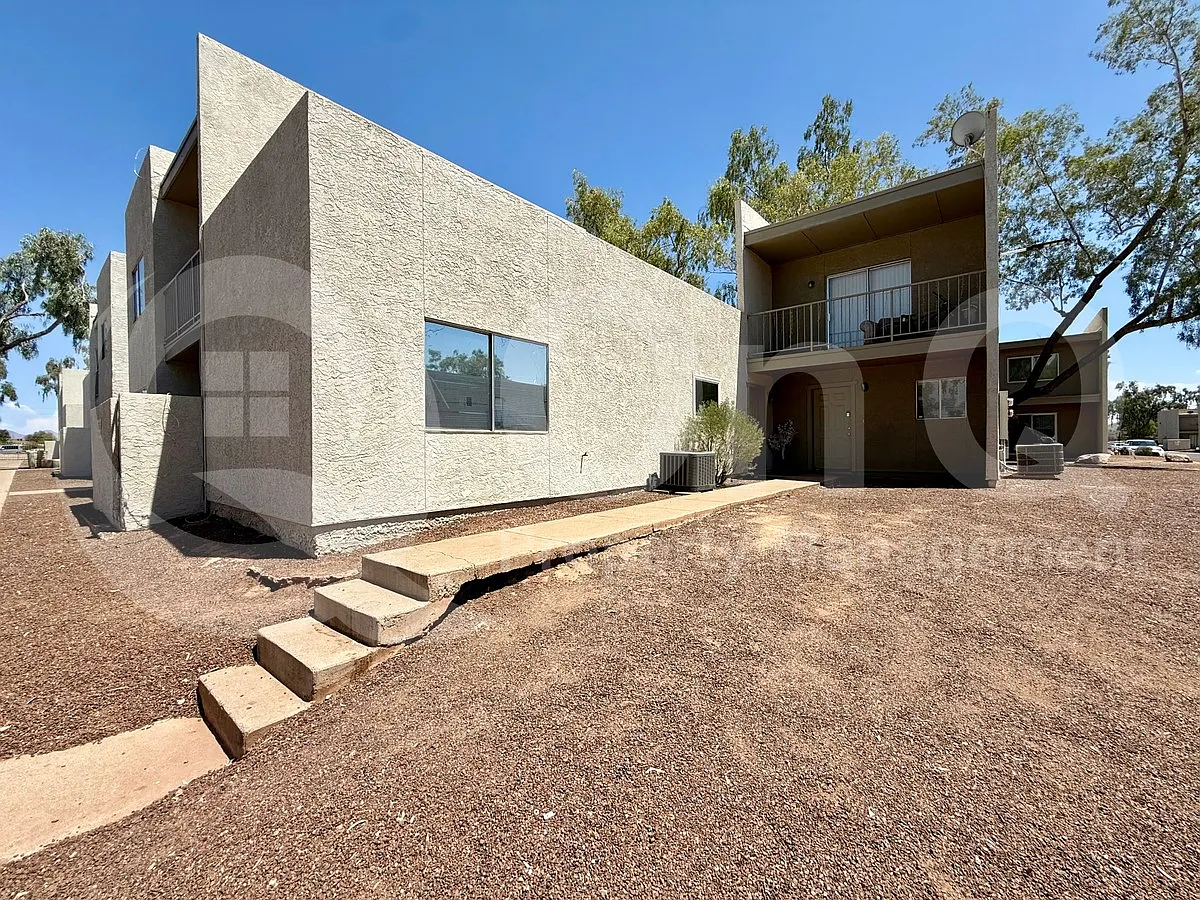 2 bed, 2.0 bath, 1200 sqft, $1,300 — Photo 3