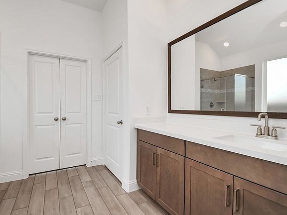 Bellissimo Primary Bathroom
