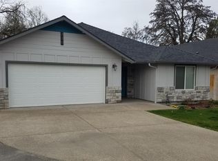 230 Lexis Ln, Grants Pass, OR 97527